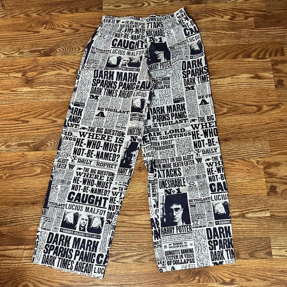 POTTERY BARN TEEN Harry Potter "Daily Prophet" Pajama Pants - Picture 2 of 7